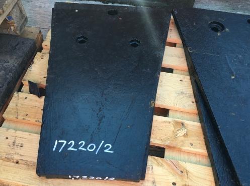 C105 Cheek Plate Lower 913876